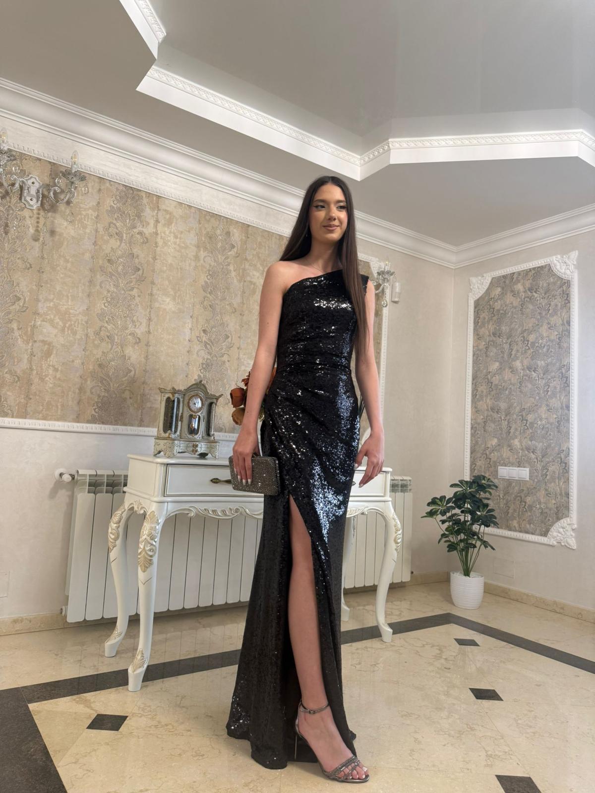 Obsidian Grace – Rochie de Seară din Paiete Negre